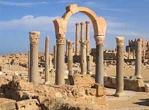 Libia starożytna, obrazy - mini_ruinsarc. Ruiny Sbraty.jpg