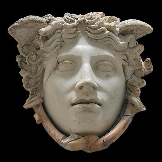 Fidiasz - 009-Fidiasz - Głowa meduzy  fragment rzeźby w Partenonie.jpg