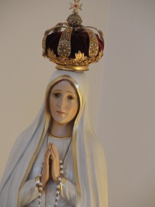 Zdjęcia Figury Matki Bożej Fatimskiej - DSC03162-225x300.jpg