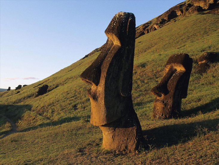 TAPETY ZNANE MIEJSCA ŚWIATA - Moai Statues-Easter Island-Chile.jpg
