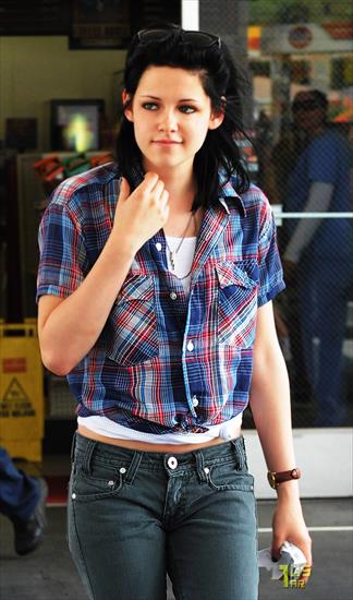 Bella Swan -  Kristen Stewart - Kristen-Stewart-twilight-series-6714642-1221-2072.jpg