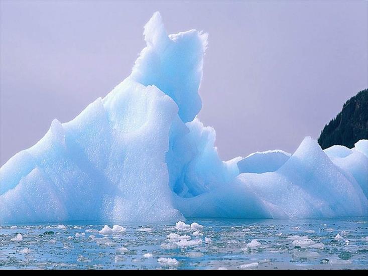 Tapety na pulpit - The White Iceberg.jpg