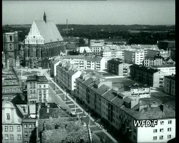 Nysa w panoramie - około 1964 r. - widok z wieży kościoła pw. św. Piotra i Pawła_20e203f96d.jpeg