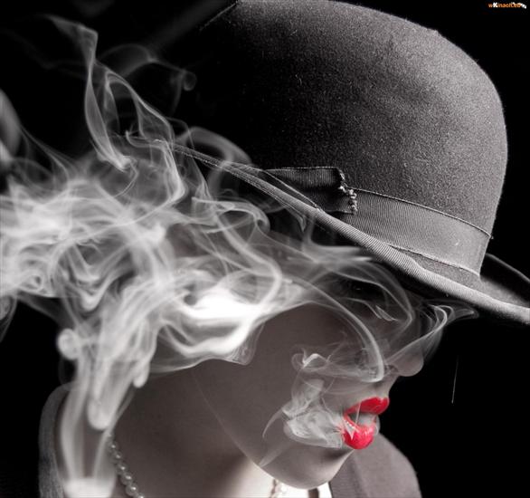 Usta - kapelusz-kobieta-dym.jpg