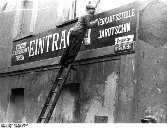 Polska - ktober 1939 Wie berall in dem von den faschistischen deu...lnischen Straen- und Firmennamen durch deutsche ersetzt.jpg