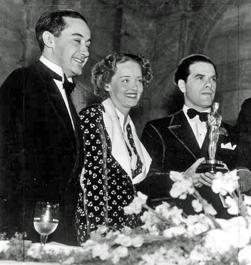 Oscary photo - 1935 Irving Thalberg, Bette Davis and Frank Capra.jpg