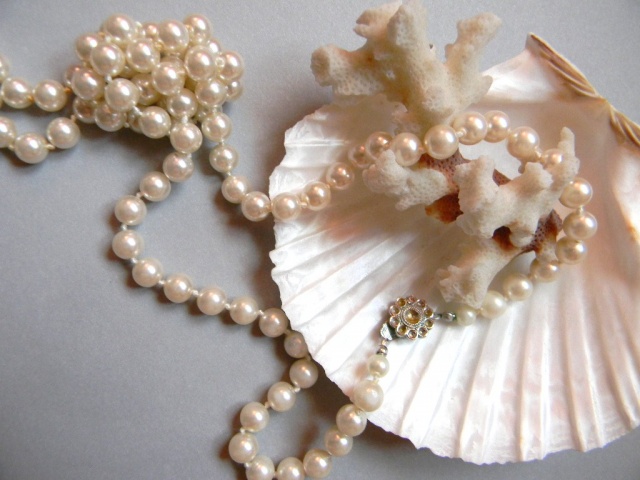 Dekoracje z perłami - naszyjnik-wezel-3.jpg