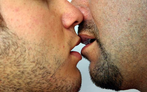 Pocałunki - gay_kiss.jpg