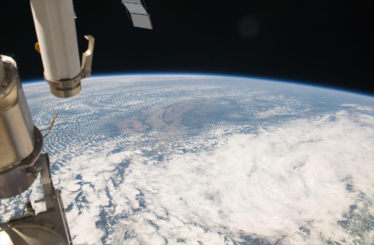 NASA_ - The limb of the Earth, seen from the ISS when it was high above Arkansas_NASA.jpg